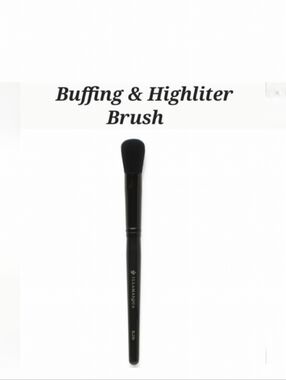 🌺 Illamasqua Buffing Brush Highliter Brush Makeup Brush